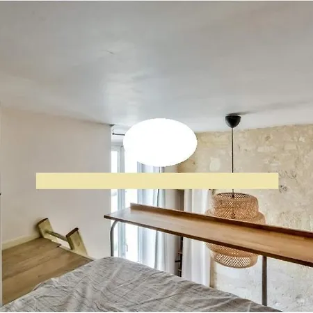 Coquet Proche Tram Et Quais