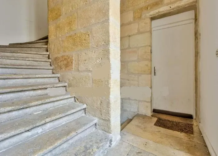 Coquet Proche Tram Et Quais *